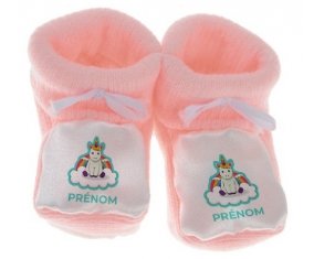 Chausson bébé Licorne avec ailes sur nuage avec prénom de couleur Rose