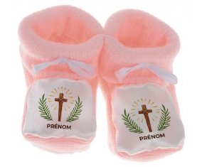 Chausson bébé Croix christ avec prénom de couleur Rose