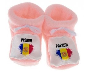 Chausson bébé Drapeau effet pinceau Andorre avec prénom de couleur Rose