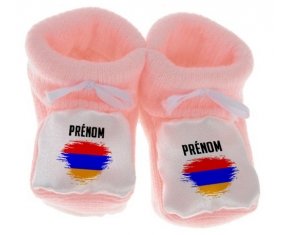 Chausson bébé Drapeau effet pinceau Arménie avec prénom de couleur Rose