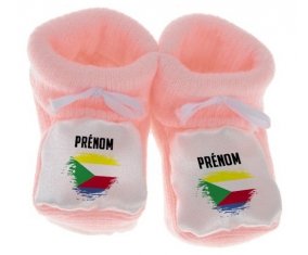 Chausson bébé Drapeau effet pinceau Comores avec prénom de couleur Rose