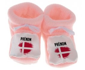 Chausson bébé Drapeau effet pinceau Danemark avec prénom de couleur Rose