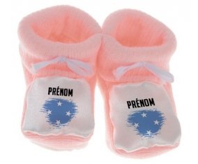 Chausson bébé Drapeau effet pinceau États fédérés de Micronésie avec prénom de couleur Rose