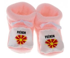 Chausson bébé Drapeau effet pinceau Macédoine du Nord avec prénom de couleur Rose