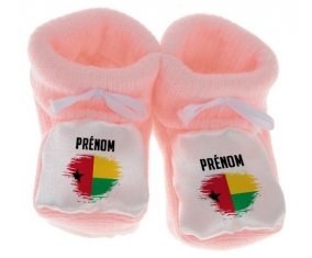 Chausson bébé Drapeau effet pinceau Guinée avec prénom de couleur Rose