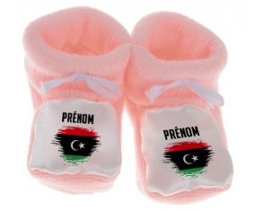 Chausson bébé Drapeau effet pinceau Libye avec prénom de couleur Rose