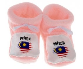 Chausson bébé Drapeau effet pinceau Malaisie avec prénom de couleur Rose