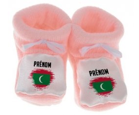 Chausson bébé Drapeau effet pinceau Maldives avec prénom de couleur Rose