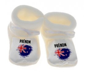 Chausson bébé Drapeau effet pinceau Nouvelle-Zélande avec prénom de couleur Blanc