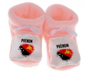 Chausson bébé Drapeau effet pinceau Papouasie Nouvelle Guinée avec prénom de couleur Rose