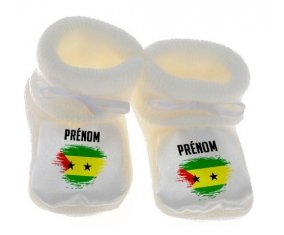 Chausson bébé Drapeau effet pinceau Sao Tomé et Principe avec prénom de couleur Blanc