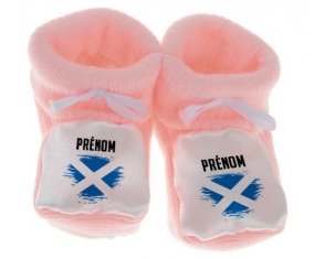 Chausson bébé Drapeau effet pinceau Écosse avec prénom de couleur Rose