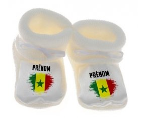 Chausson bébé Drapeau effet pinceau Sénégal avec prénom de couleur Blanc
