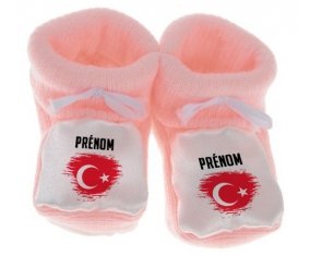 Chausson bébé Drapeau effet pinceau Turquie avec prénom de couleur Rose