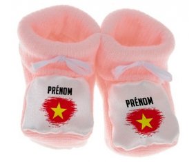 Chausson bébé Drapeau effet pinceau Vietnam avec prénom de couleur Rose