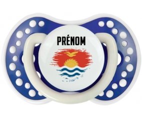Drapeau effet pinceau Kiribati avec prénom Tétine LOVI Dynamic Bleu-marine phosphorescente