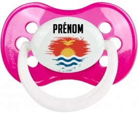 Drapeau effet pinceau Kiribati avec prénom Sucette Anatomique Rose foncé classique