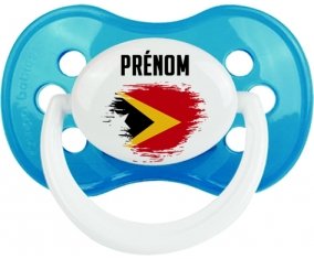 Drapeau effet pinceau Timor Leste avec prénom Sucete Anatomique Cyan classique